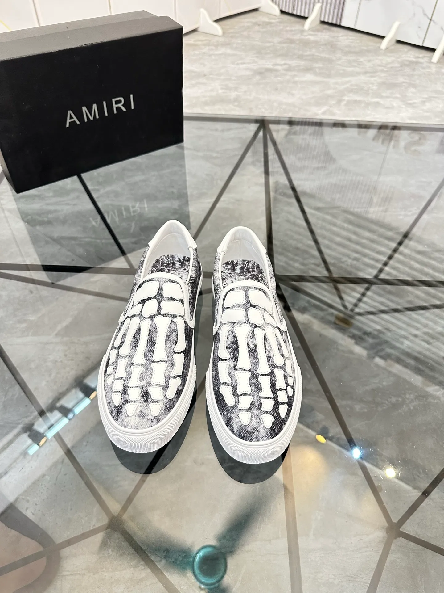 Men's shoes for sale 💰: 💰P420¥ Product trademark: AMIRI*「EMIR*] slip-on Regular size: 38-44 (can be customized to 37.45.46) Product materials: Upper imported original fabric spliced ​​cowhide, breathable lining, original outsole. No.: 1023